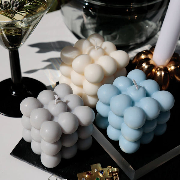 3er set Bubble Kerzen von Tisant in den Farben creme-weiß, hellgrau und hellblau.
