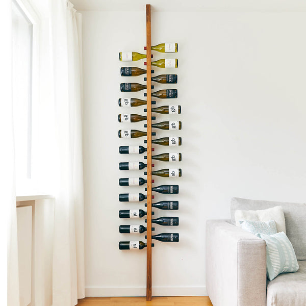 Weinregal Hanglage Klassik-aus Holz-an der Wand-für 26 Weinflaschen-Bild im Wohnzimmer